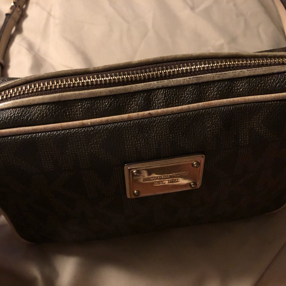 Michael Kors signature leather crossbody - Picture 6 of 6